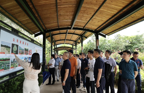 “小康不小康，关键看老乡”——观韬中茂律师事务所前往三亚玫瑰谷开展党建活动